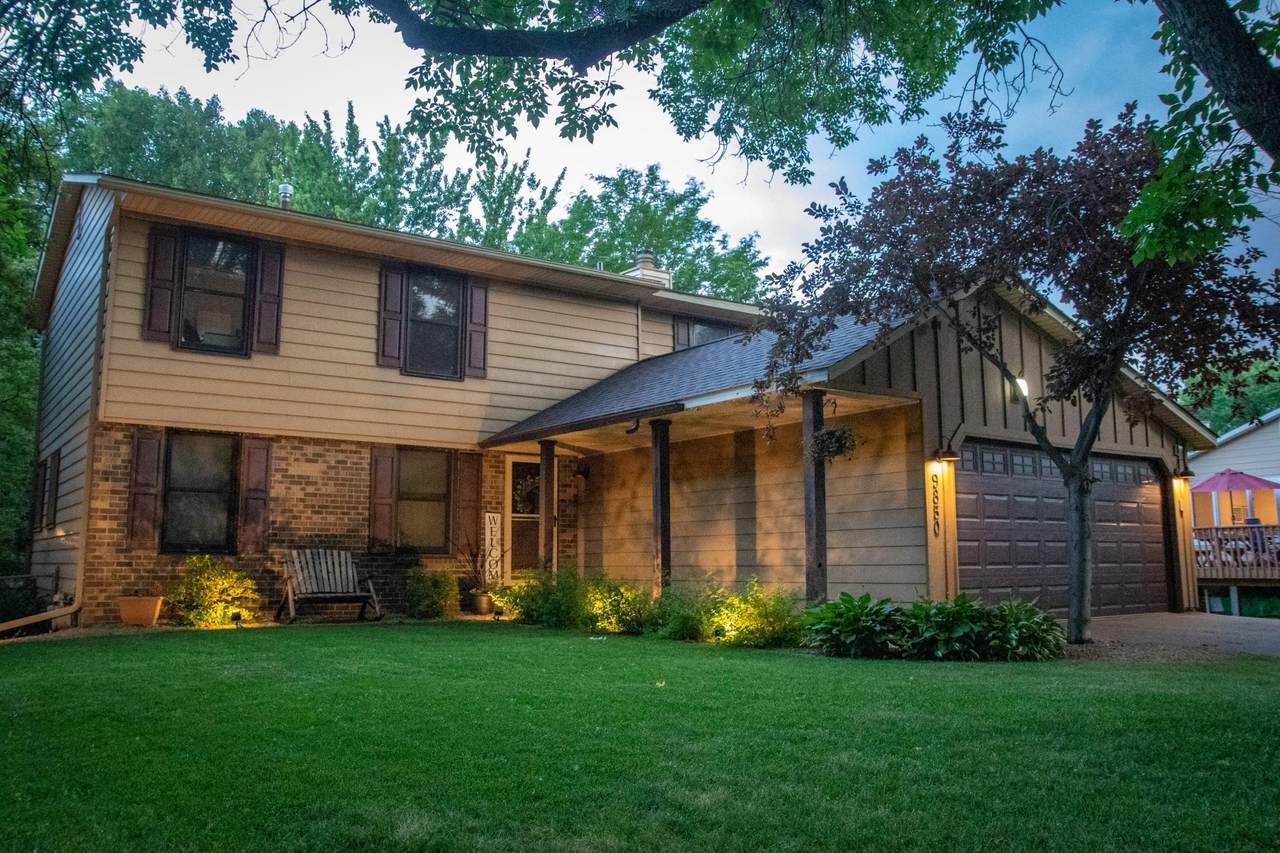 9850 Cromwell Drive - Photo 1