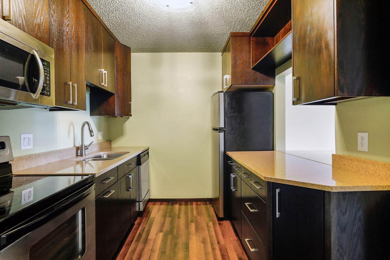 2425 Franklin Avenue - Photo 1