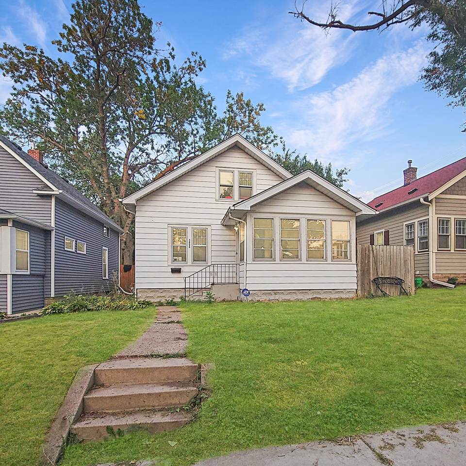 3806 Sheridan Avenue - Photo 1