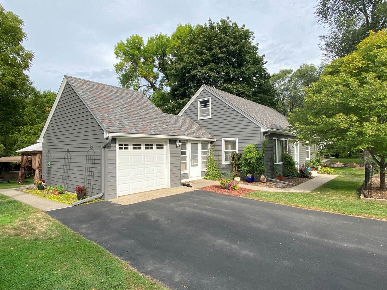 4910 Carleton Road - Photo 1