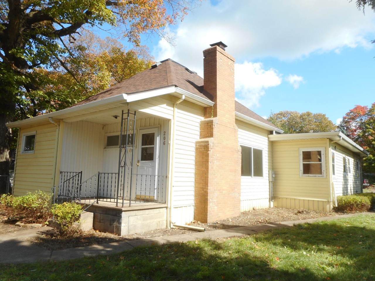 206 Wisconsin Avenue - Photo 1