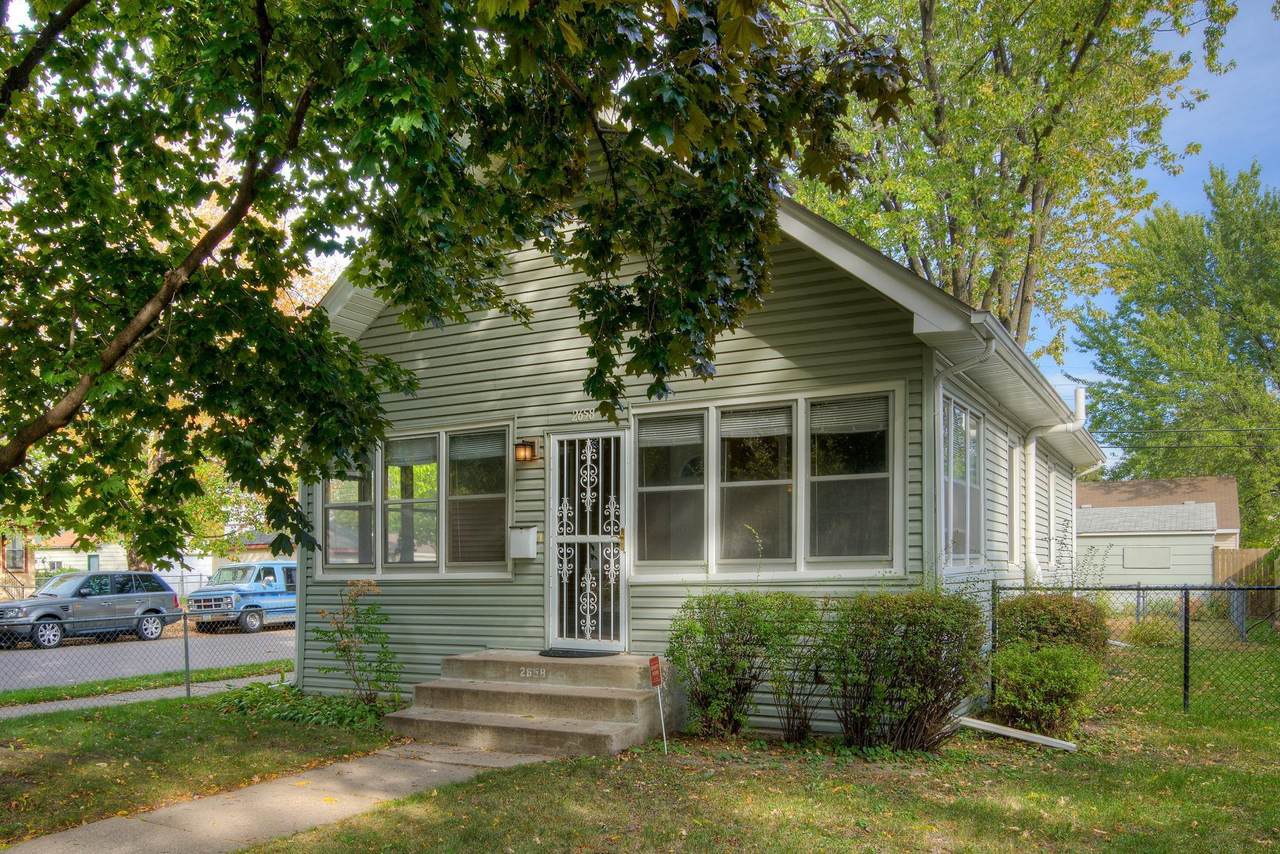 2658 Queen Avenue - Photo 1