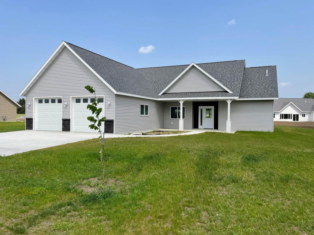 910 8th Avenue - Photo 1