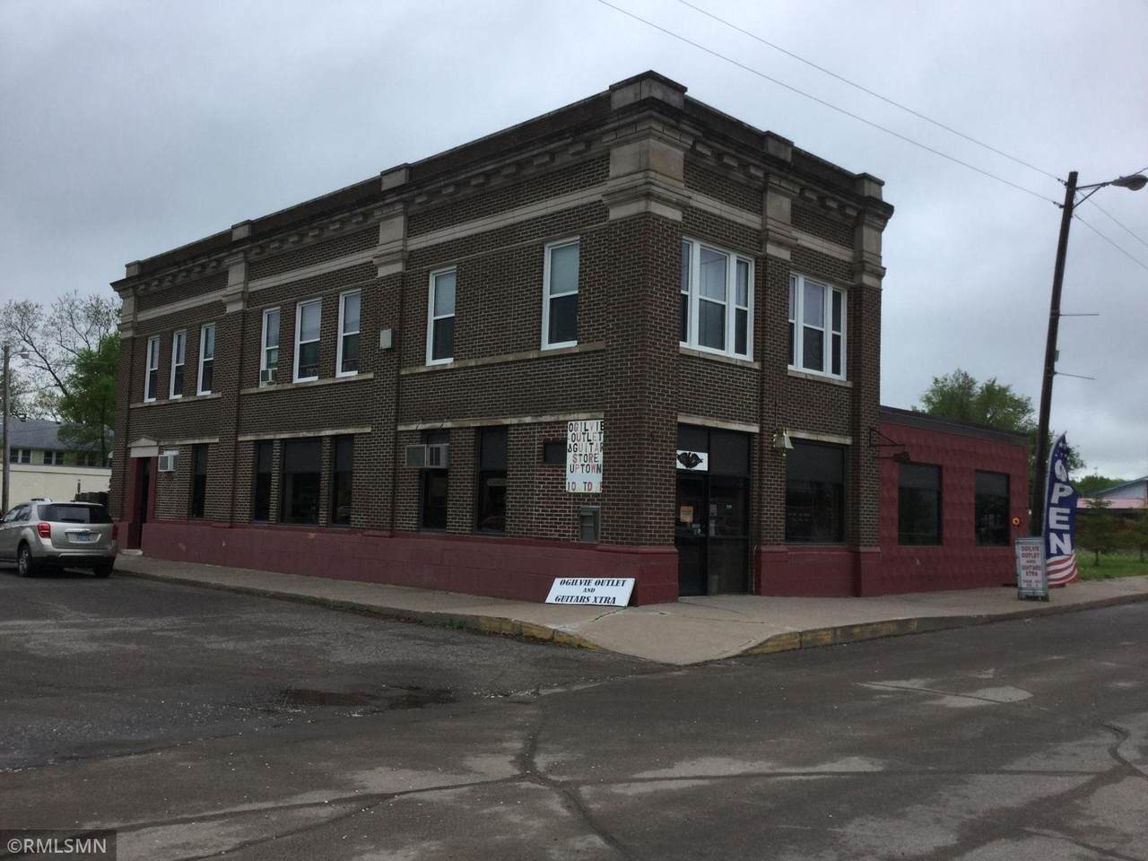 301 Hill Avenue - Photo 1