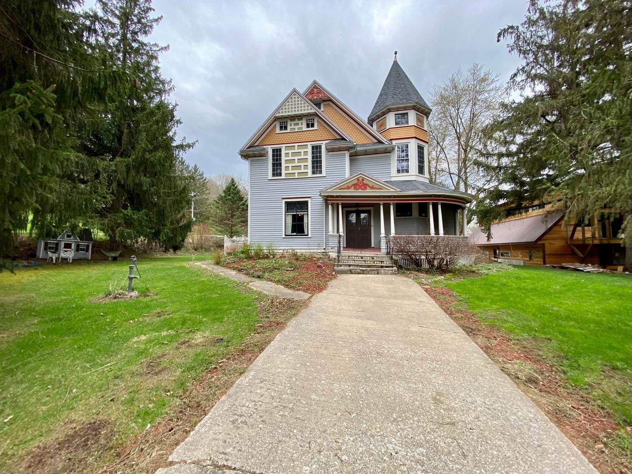 709 Parkway Avenue - Photo 1