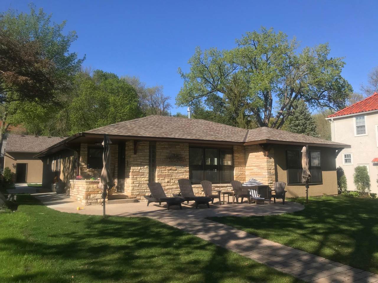520 Minnehaha Parkway - Photo 1