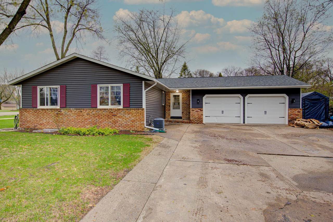 801 Oak Circle - Photo 1