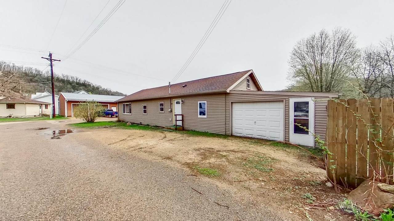 420 Oakwood Street - Photo 1