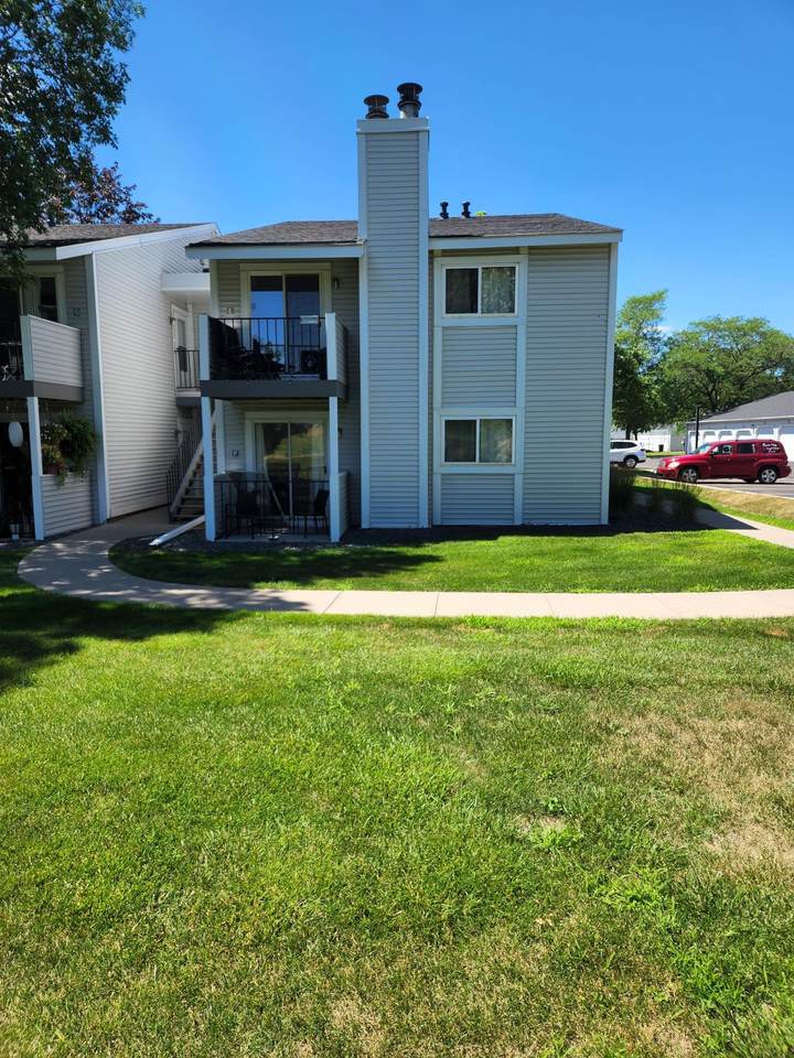 1713 Fulham Street - Photo 1