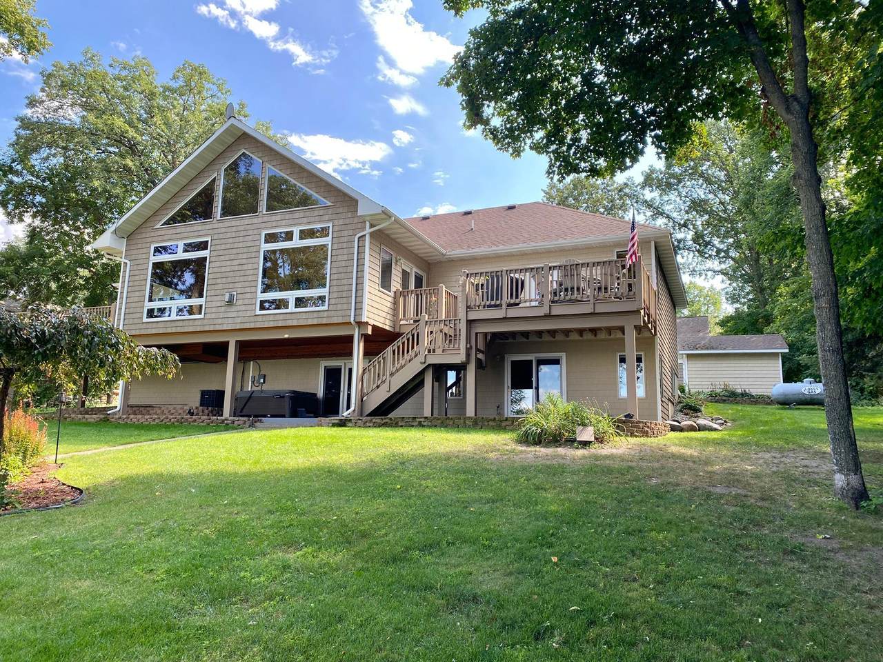 4410 Pine Point Drive - Photo 1