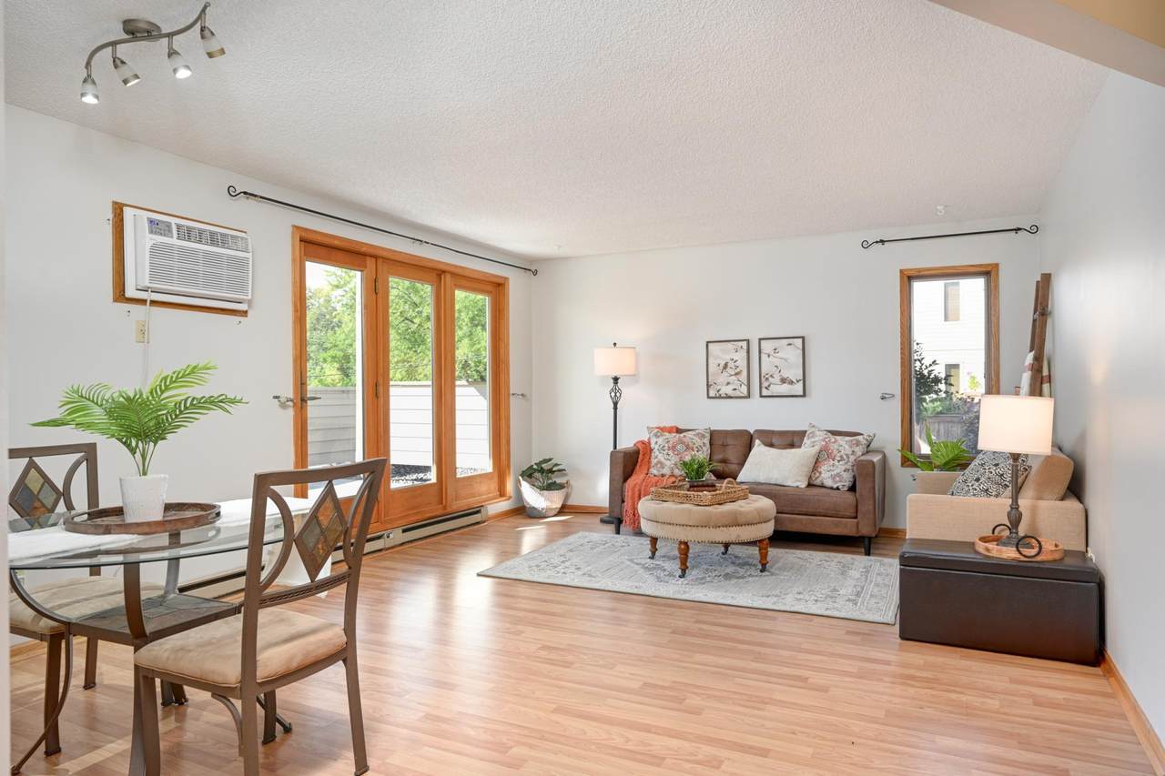 2425 Franklin Avenue - Photo 1