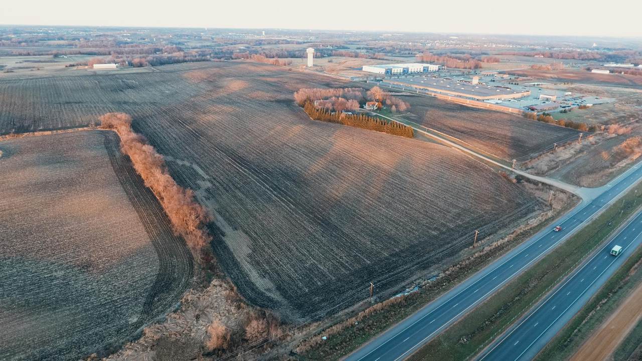 XXX Hwy 212 - Photo 1