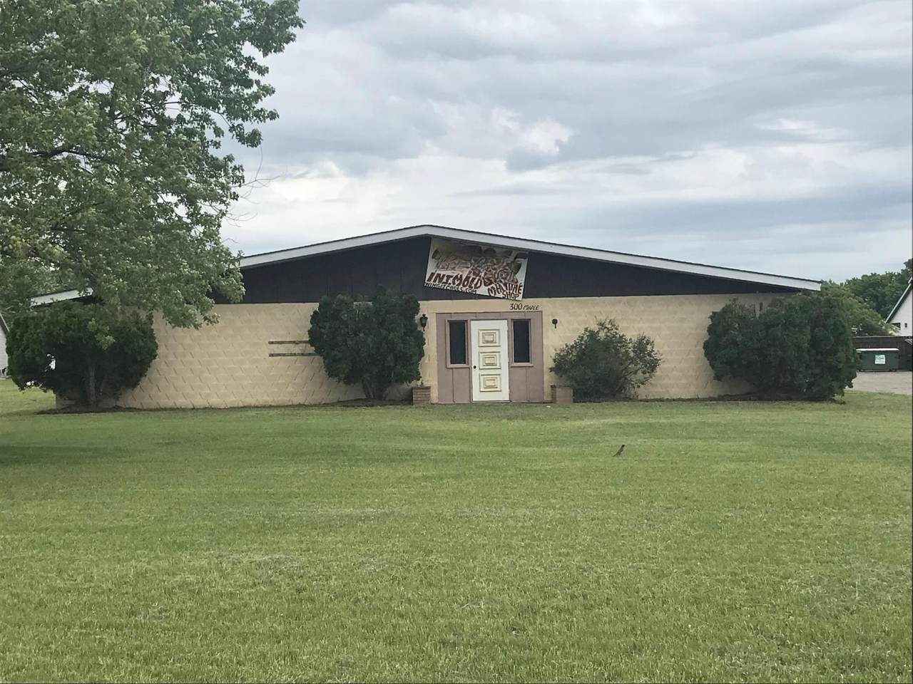 300 Maple Avenue - Photo 1