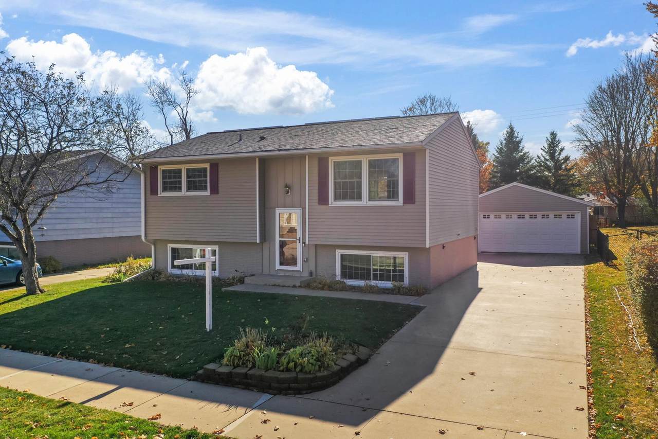 1820 Cascade Street - Photo 1