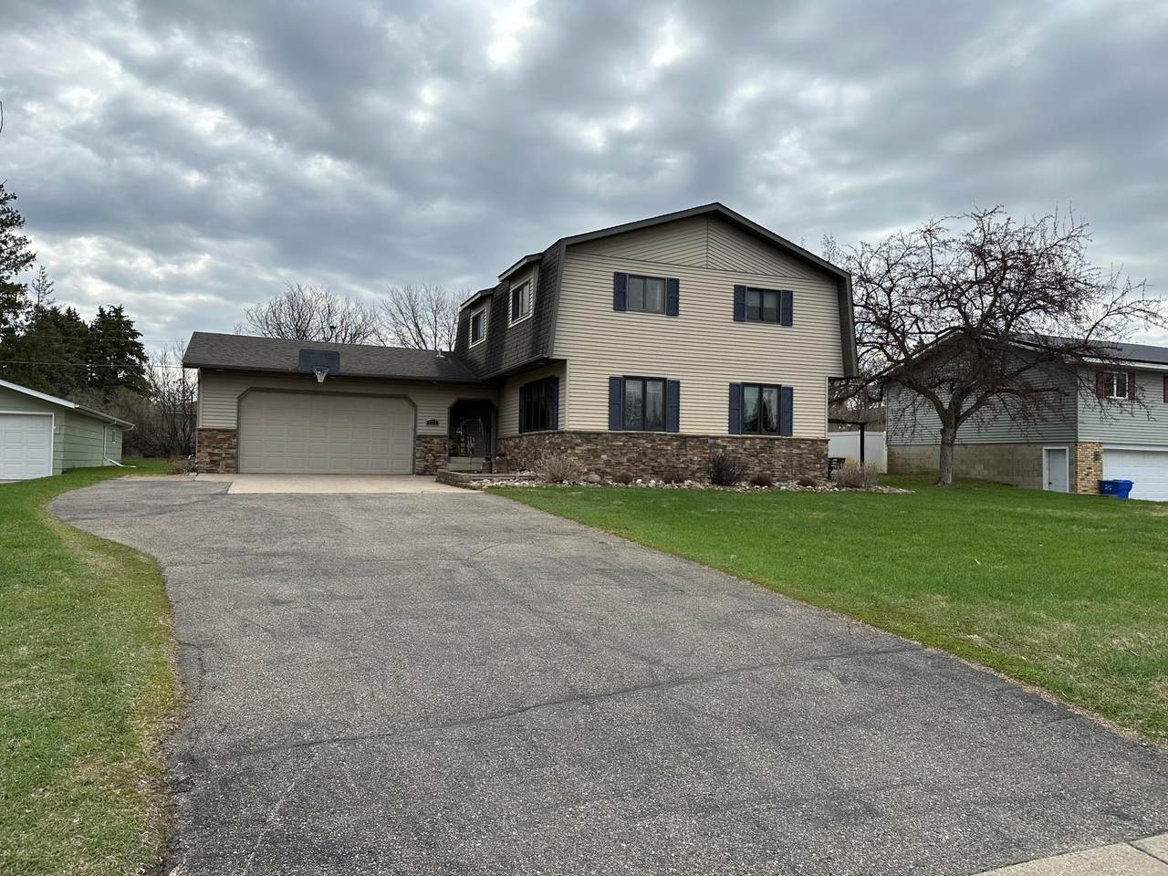 1315 Loring Avenue - Photo 1