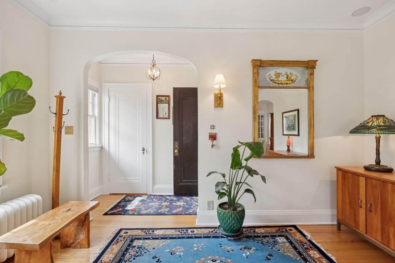 1917 Summit Avenue - Photo 1
