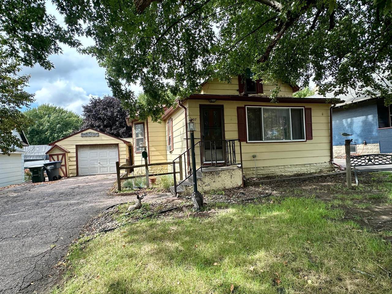 207 Kniss Avenue - Photo 1