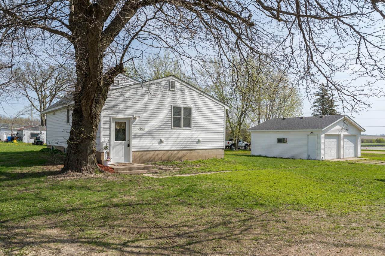 5433 511th Street Way - Photo 1