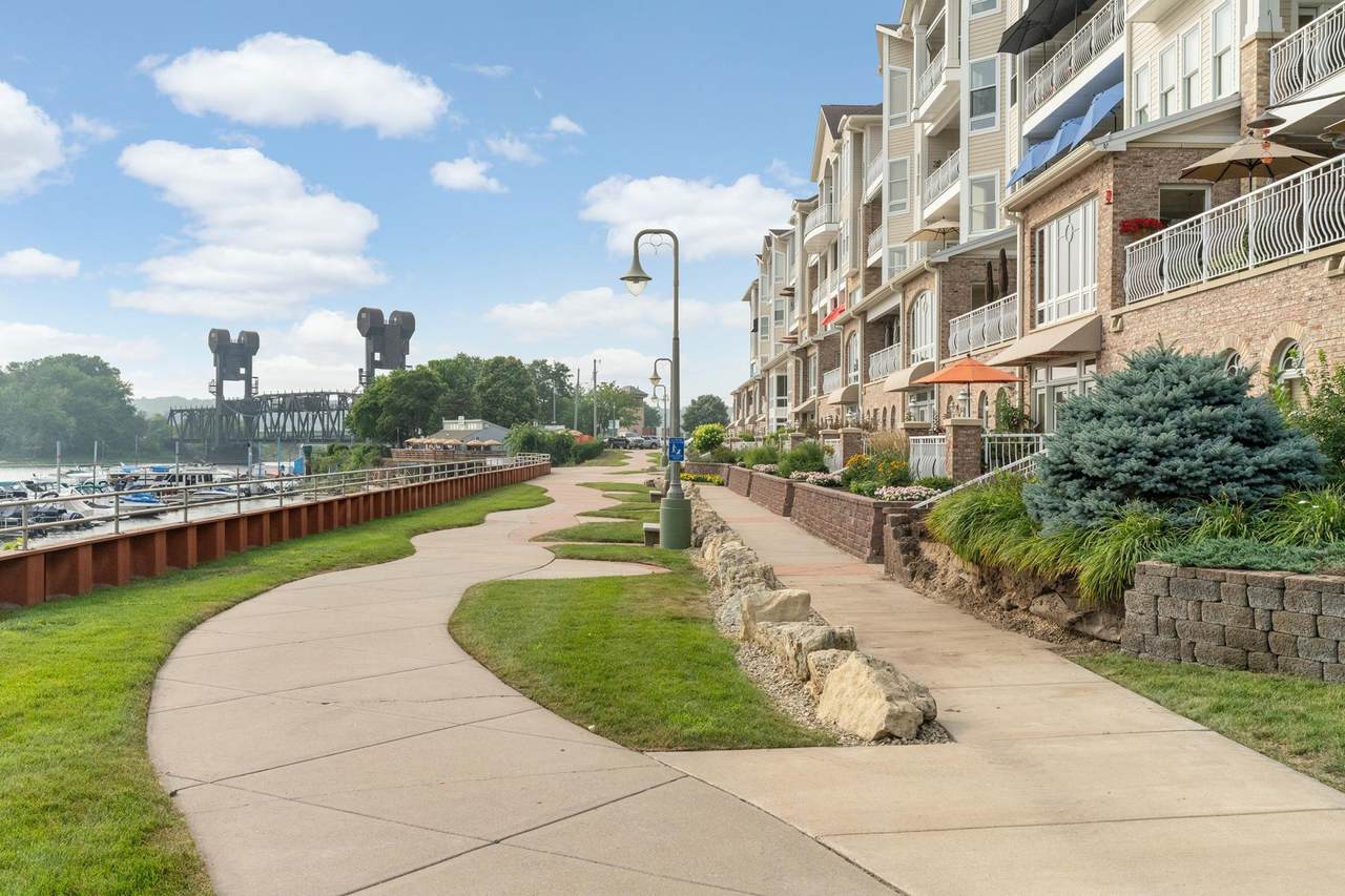 150 Front Street - Photo 1