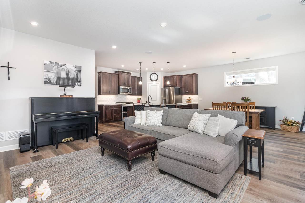 1976 Mulberry Lane - Photo 1