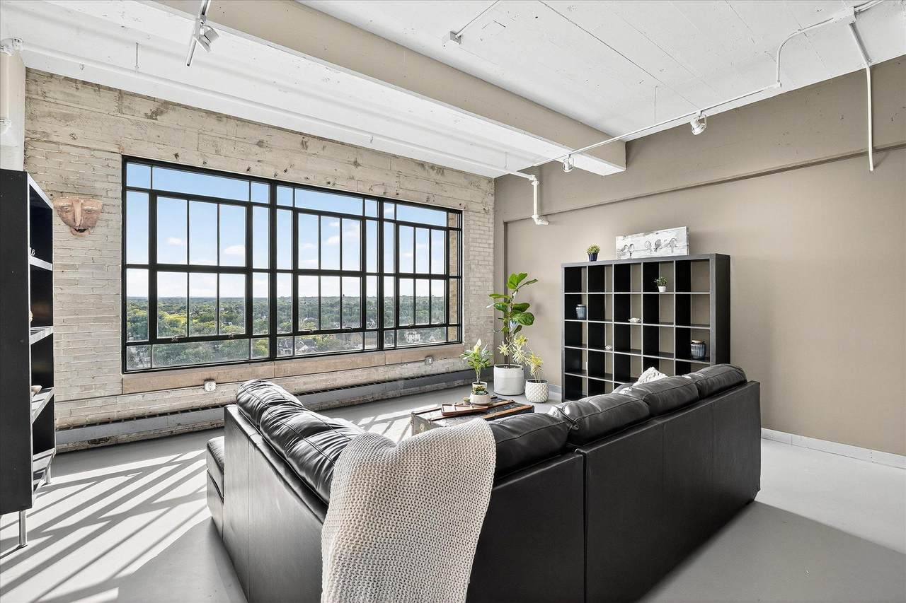 2929 Chicago Avenue - Photo 1