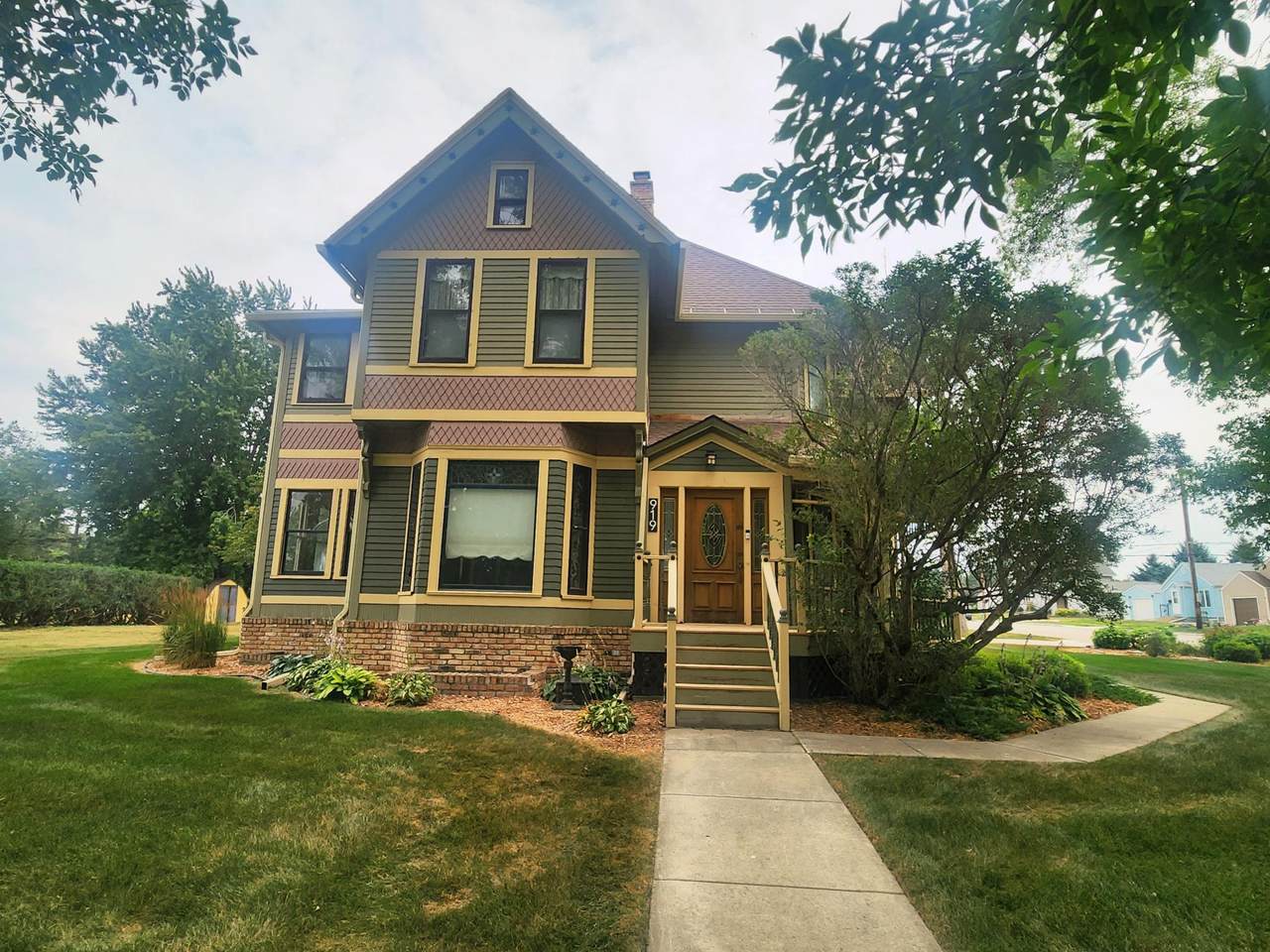 919 3rd Avenue - Photo 1