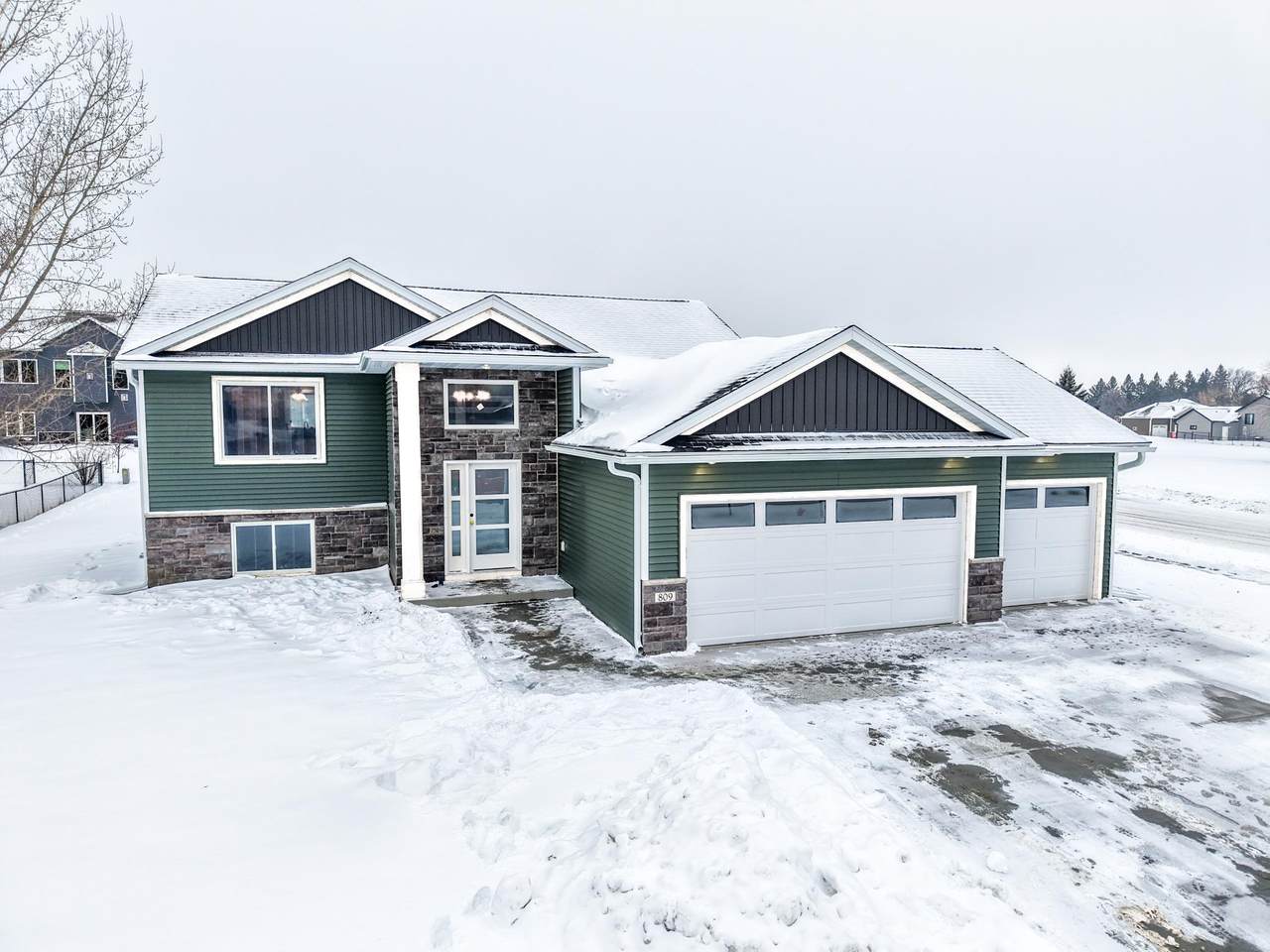 809 5th Avenue Nw - Photo 1