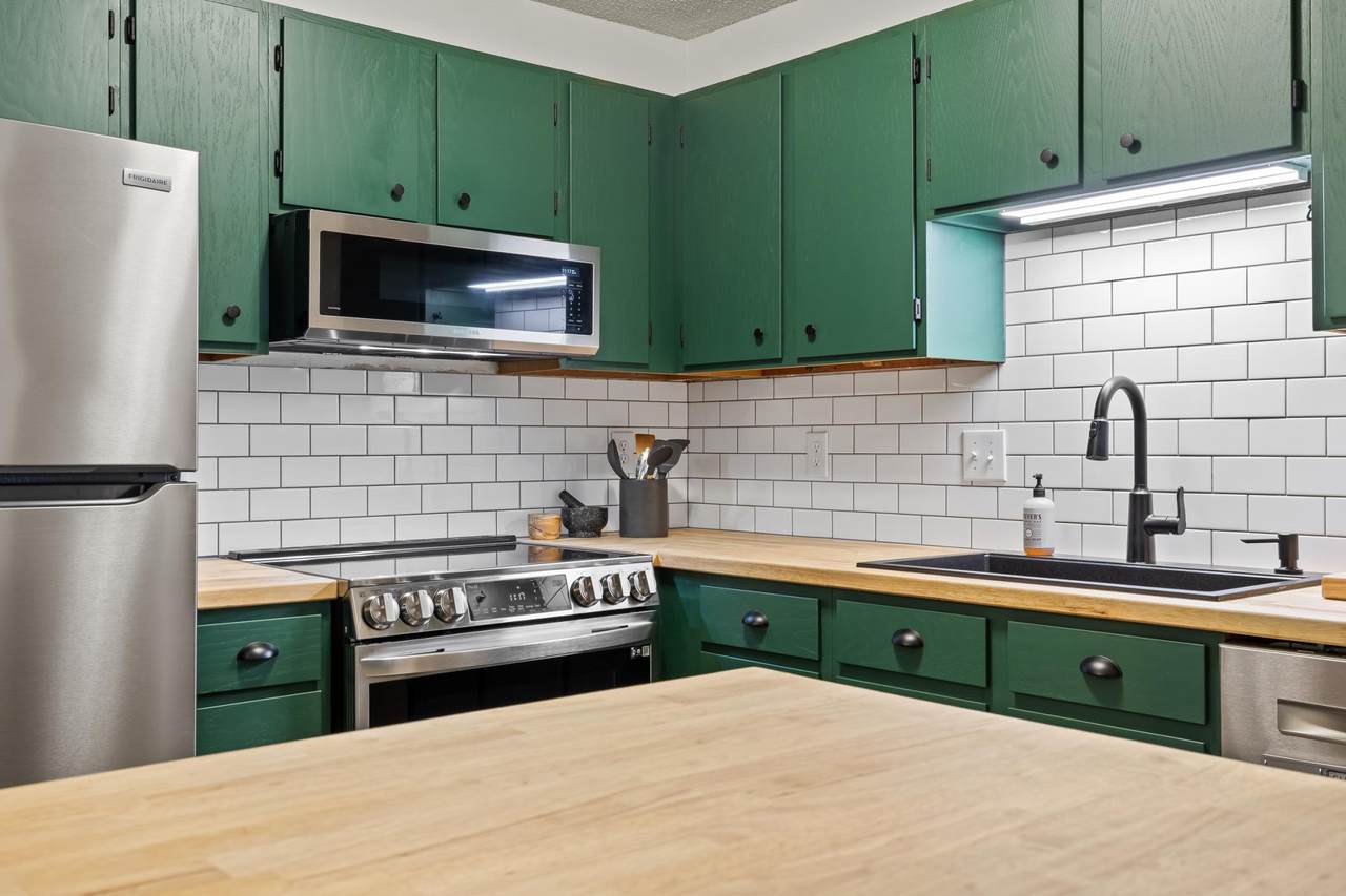 3850 Plymouth Boulevard - Photo 1