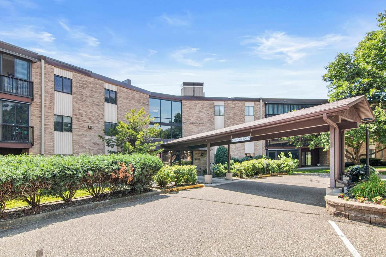 2670 Oxford Street - Photo 1