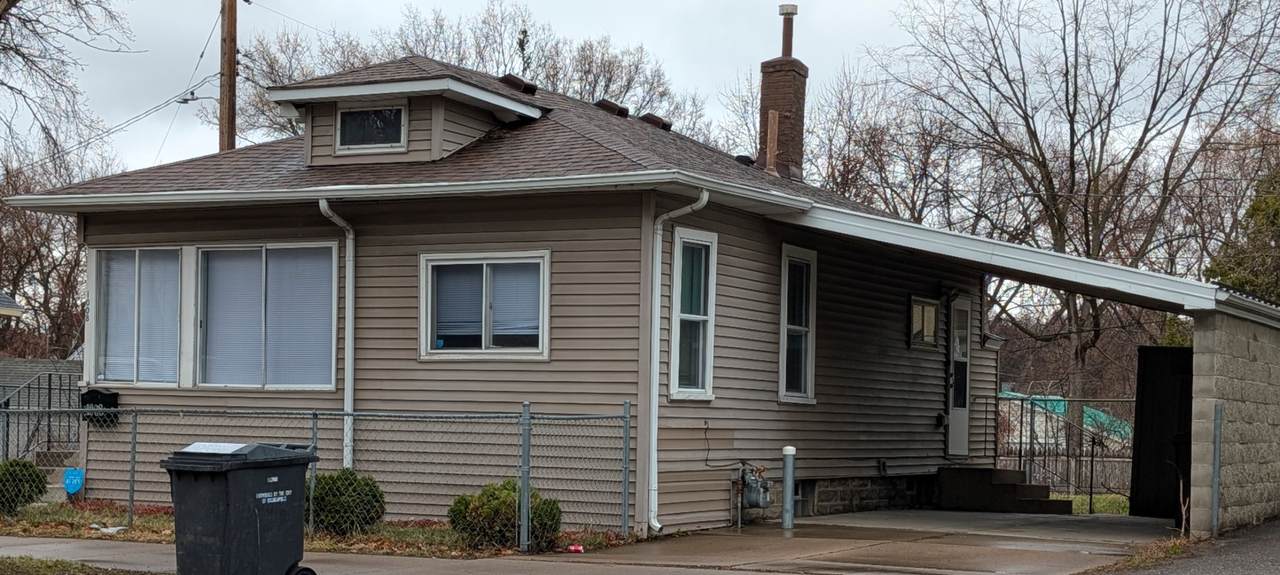 1008 Lowry Avenue - Photo 1