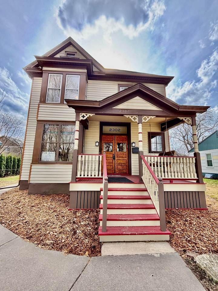 2302 Brewster Street - Photo 1