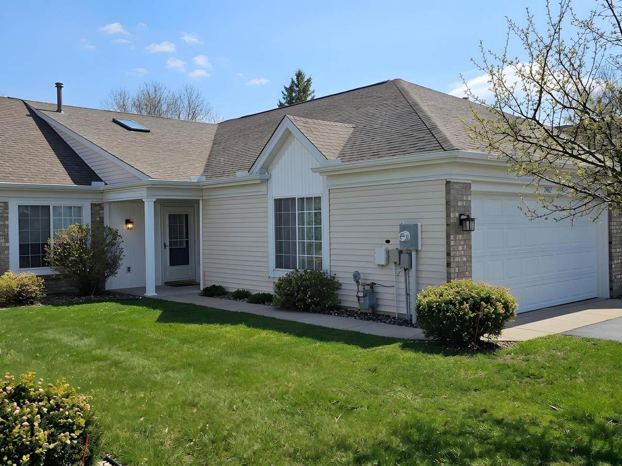 7462 Hinton Park Avenue - Photo 1