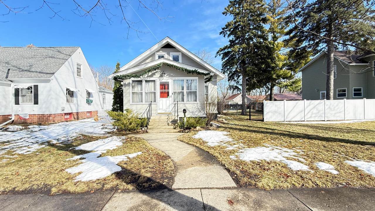 206 9th Street - Photo 1