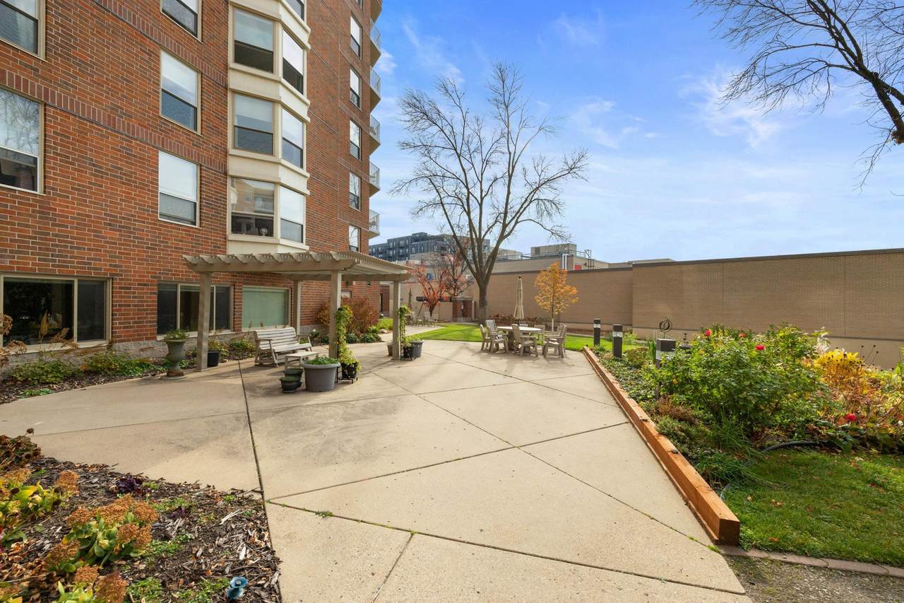 1425 28th Street - Photo 1