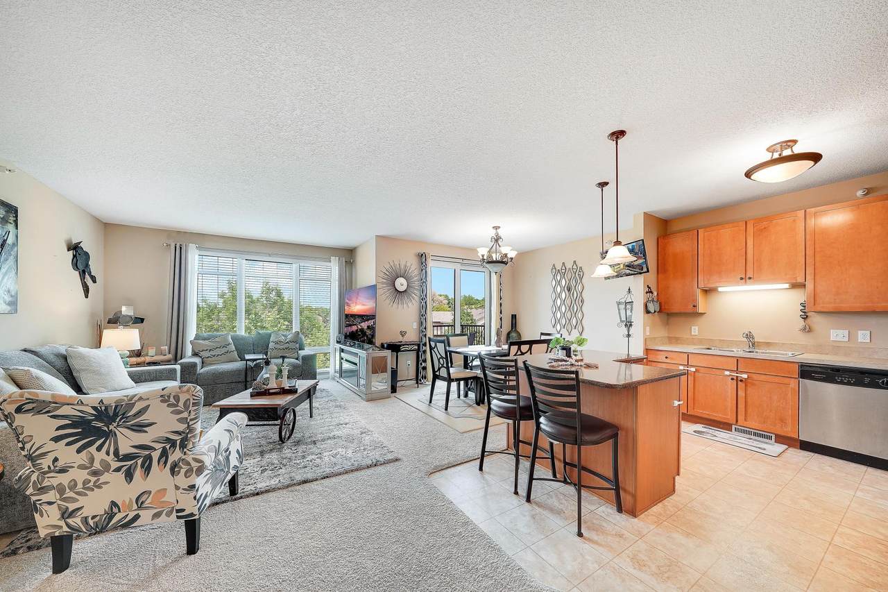 1070 Grandview Court - Photo 1