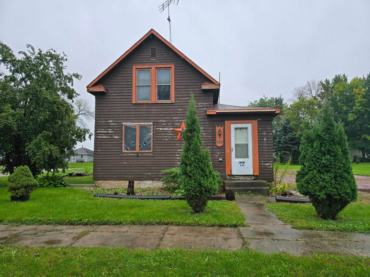 669 2nd Avenue - Photo 1