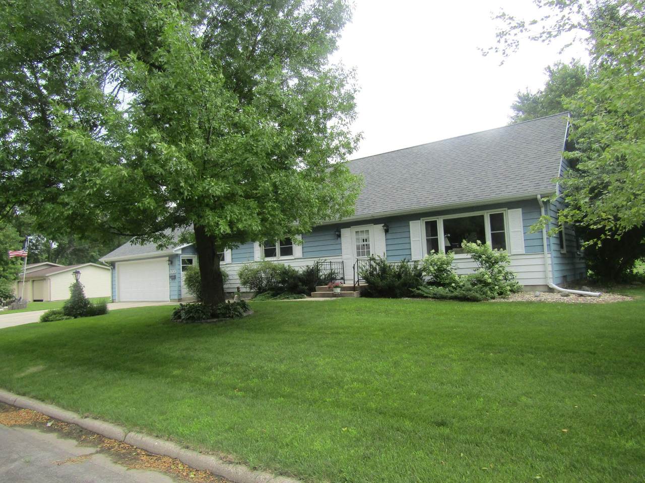 305 9th Street - Photo 1