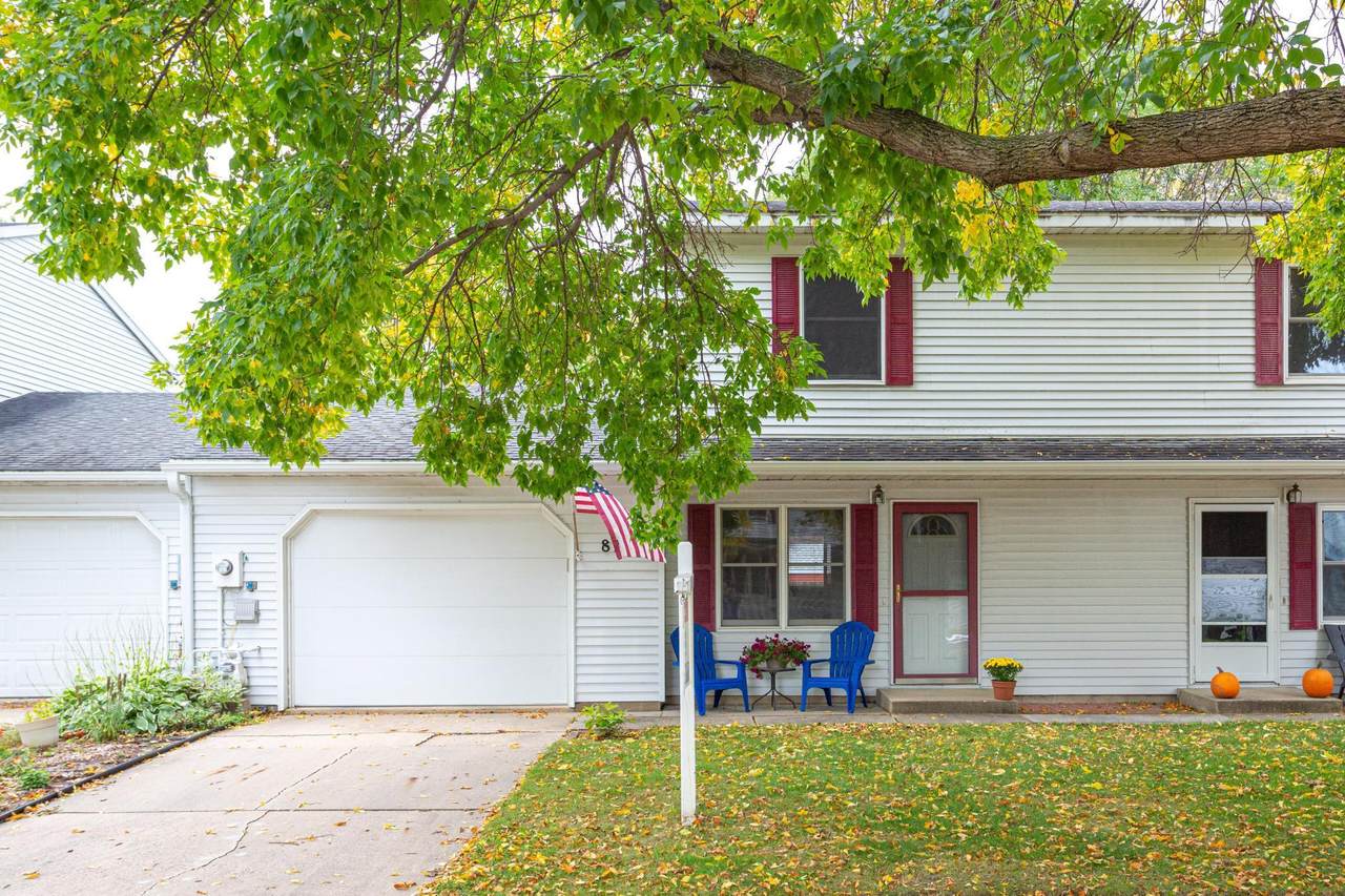 879 Village Circle - Photo 1