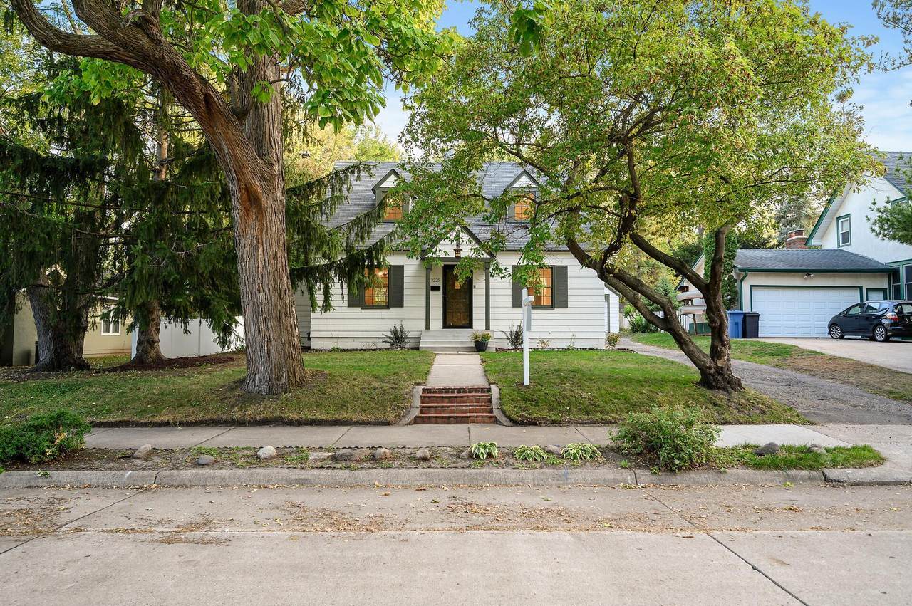 3225 Keewaydin Place - Photo 1