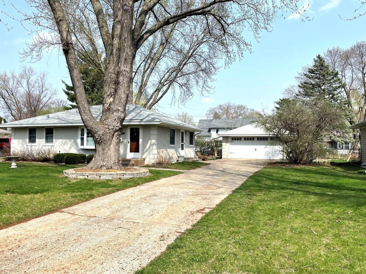 10941 Nord Avenue - Photo 1