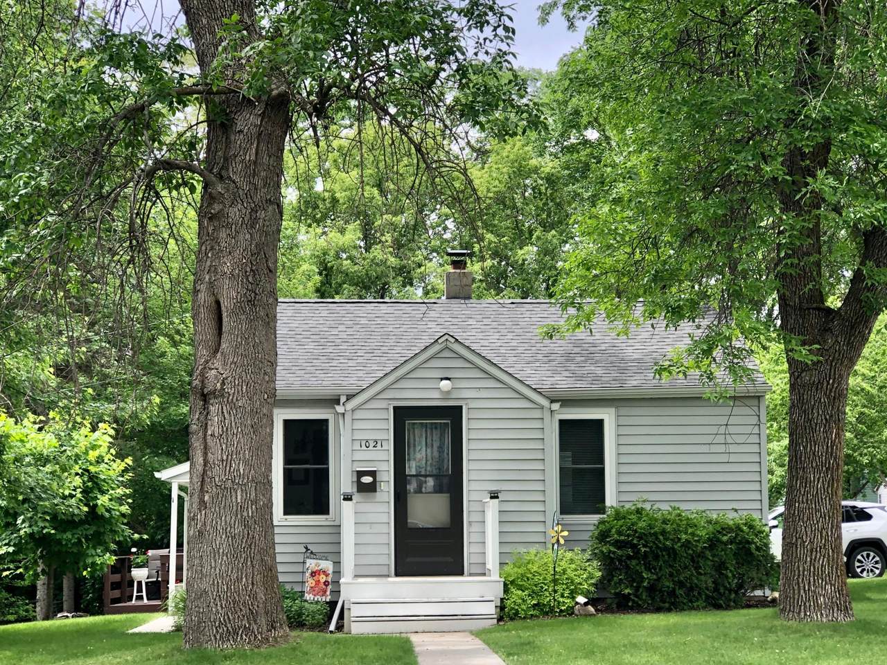 1021 Baird Avenue - Photo 1