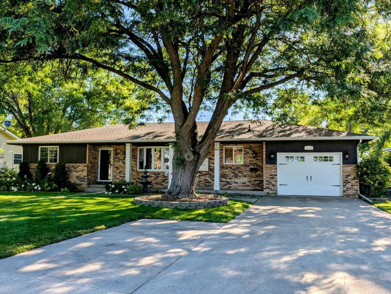 1128 Division Street - Photo 1