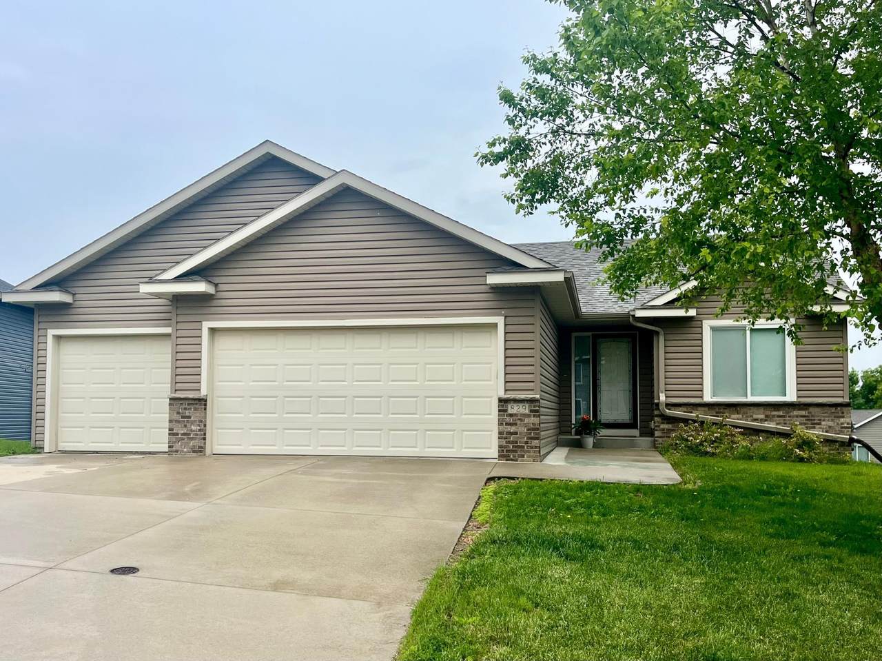 829 Dubuque Boulevard - Photo 1