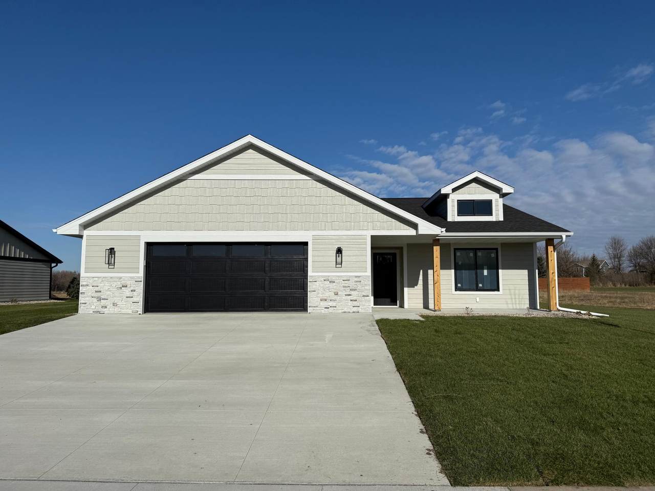 305 Pinehurst Drive - Photo 1