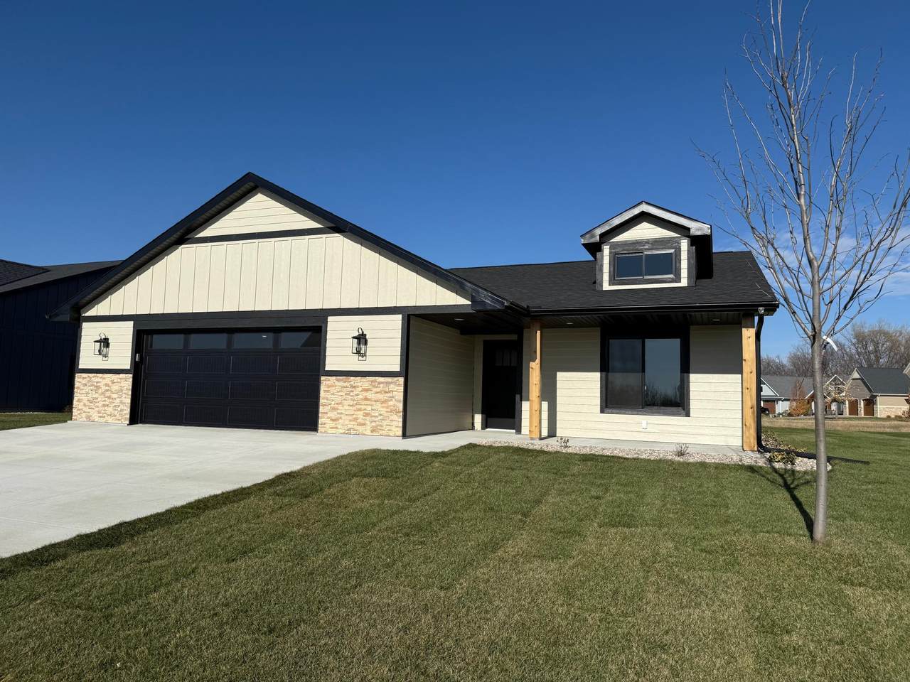 309 Pinehurst Drive - Photo 1