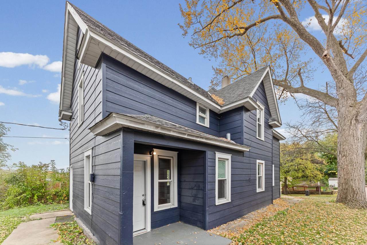 137 Cayuga Street - Photo 1