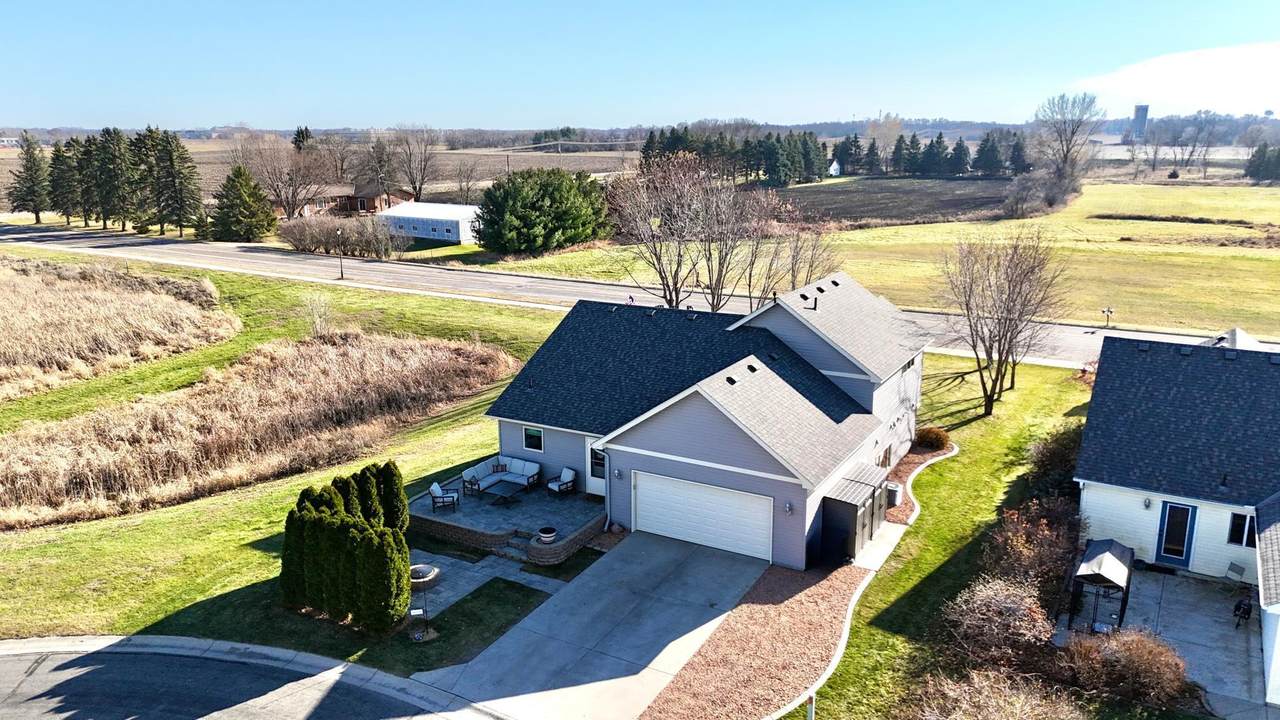 633 17th Street - Photo 1