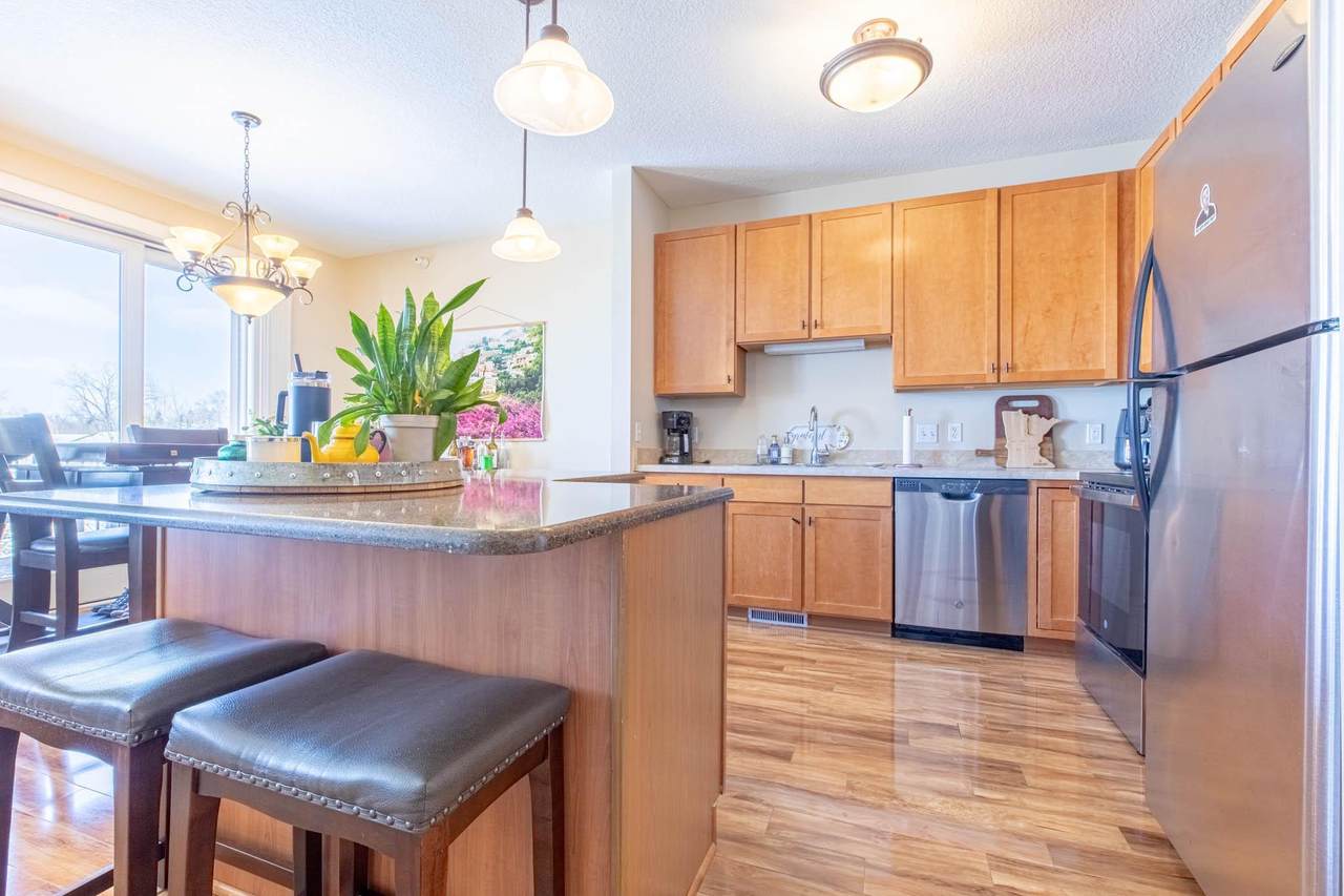1070 Grandview Court - Photo 1
