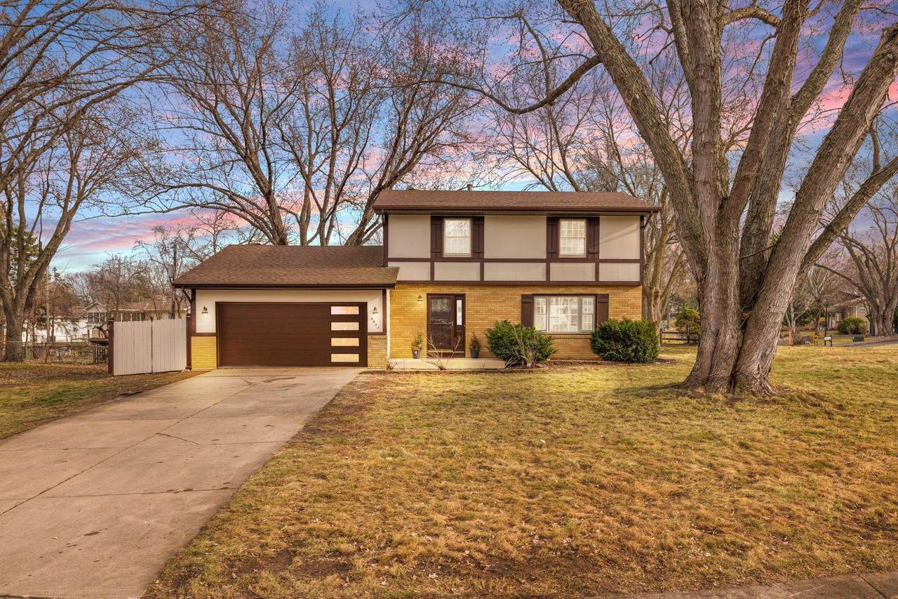 9911 Johnson Circle - Photo 1
