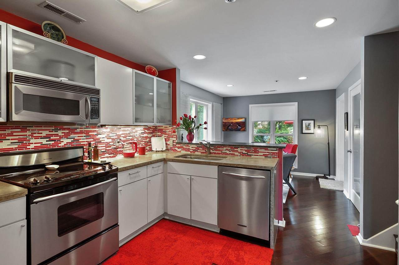 922 Lincoln Avenue - Photo 1